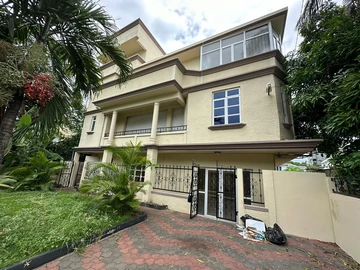 Building of 3 apartments to renovate, Royal Road, Grand Baie