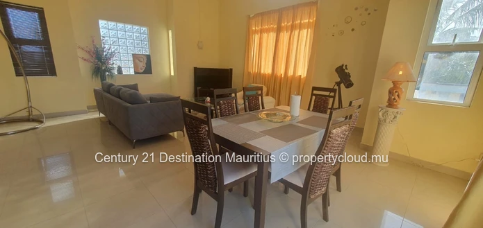 Spacious family Penthouse just minutes from the  sea