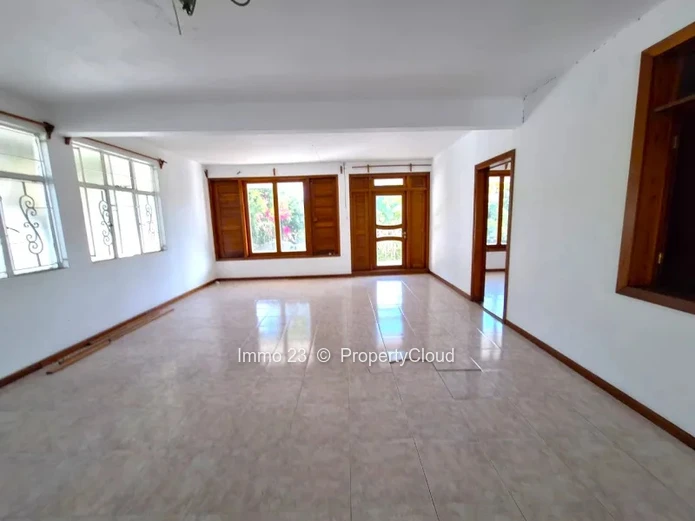 Office - 500m2 - Quatre Bornes - Ref. BU64866LO