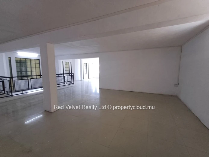 Immeuble commercial à vendre à Grand Baie | Emplacement de choix en front de mer
