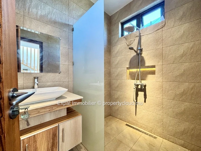 One-Storey Villa With 2 Bedrooms, Tropical Terrace And Swimming Pool – Grand Gaube