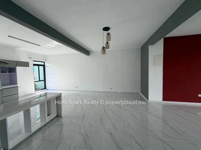 Spacieux Appartement au Premier Étage à Louer – Morcellement Pinewood, Wooton
