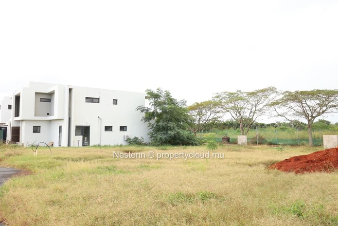 Terrain résidentiel de 399,37 m² avec vue sur le parc et la montagne 