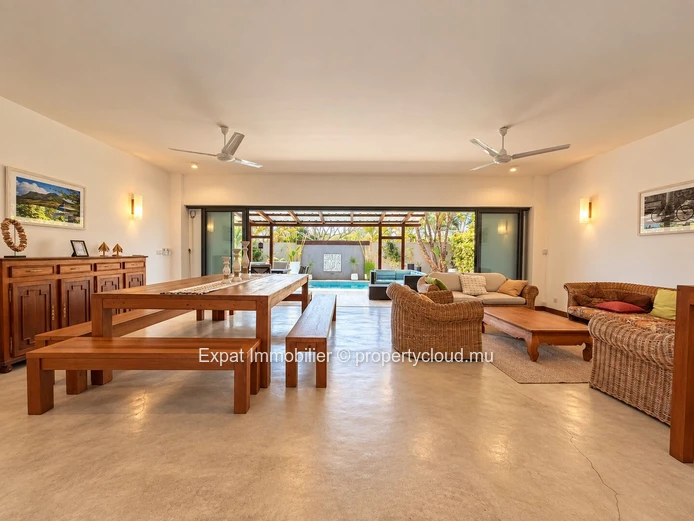 Stunning Renovated 3-Bedroom Ensuite Villa with Private Pool – Pereybere