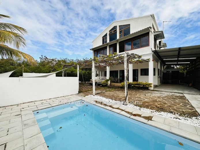 Charming Villa In Calodyne