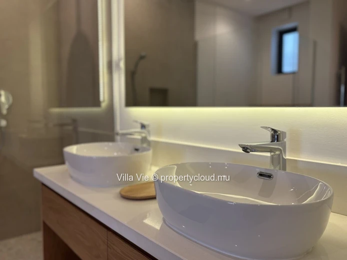 Belle Vue - Beautiful 4-bedroom apartment with stunning views (Sole Mandate)