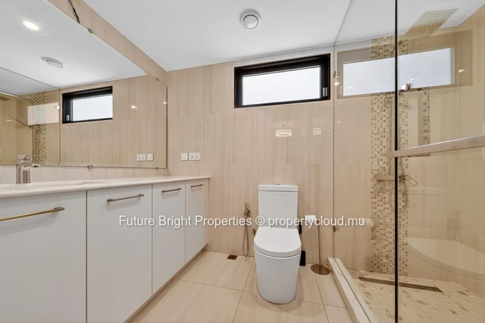 Villa Contemporaine Élégante À Vendre À Grand Baie – Art De Vivre Insulaire De Luxe À Proximité De La Plage