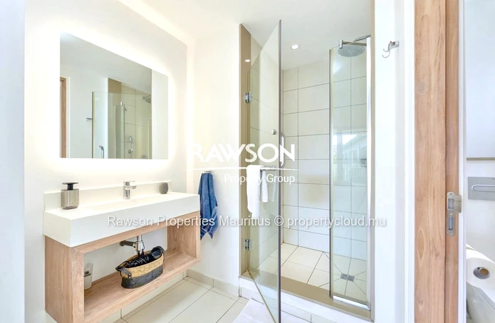 Pas Loin De La Mer, Penthouse A Vendre A Pereybere