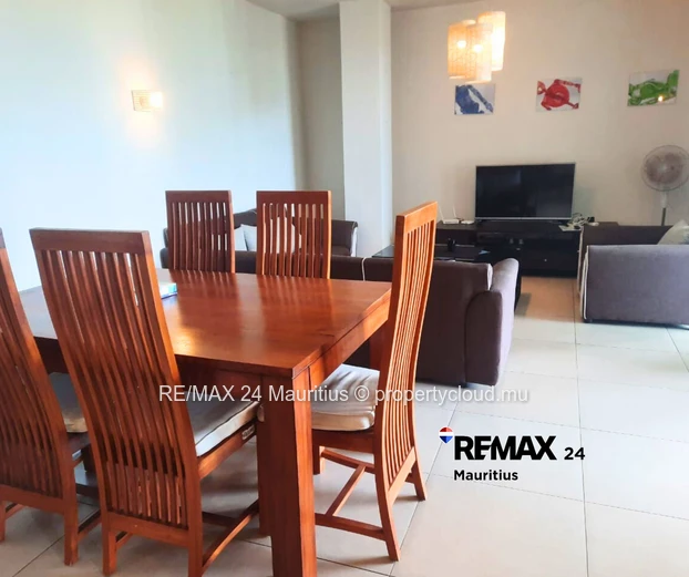 Secured 2nd floor apartment with lift, walk to the Beach!