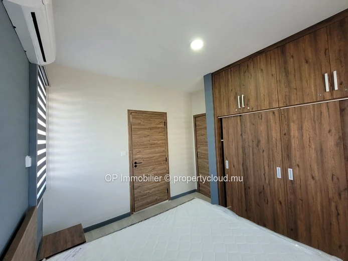 Luxury G+2 Apartment with Communal Pool in Flic en Flac - Fully Furnished with Garage & Gym - Prime Location, Rs 8.3M
