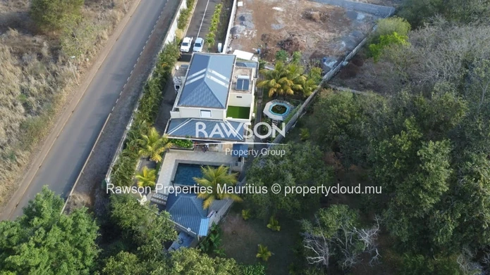 À louer – Spacieuse maison familiale de 4 chambres à coucher au Domaine de Belle Isle, Bambous – 125 000 Rs par mois