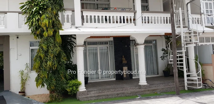 Maison à vendre à Quatre-Bornes - Vivre au centre et rentabiliser votre bien