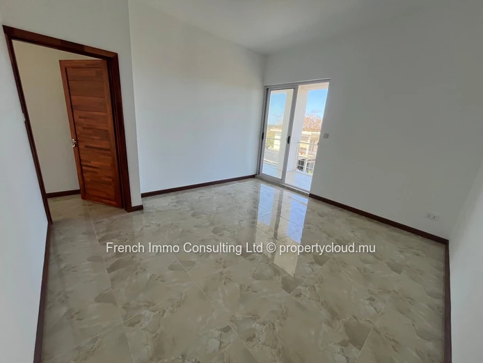 Villa neuve en vente locale, 5 chambres, piscine