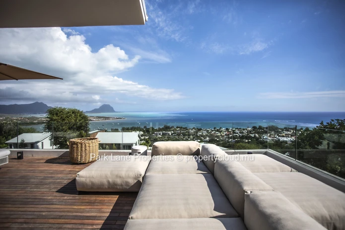 Villa Panorama — Surplombant la Mer