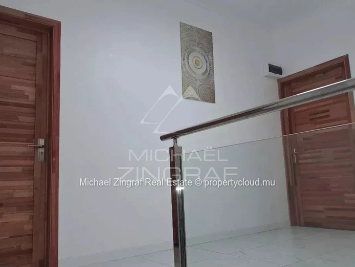 Villa de 4 Chambres avec Piscine à Calodyne