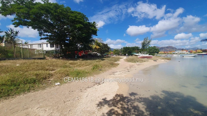 Propriété de Bord de Mer 36.37 Perches à Vendre – Baie du Tombeau 