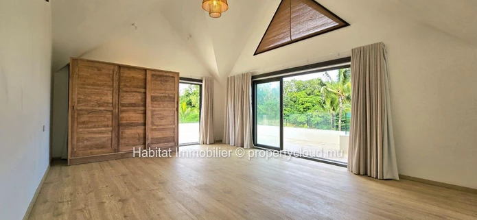 To rent: Furnished and equipped house of 237 m² on a plot of 1500 m² at Baie du Cap