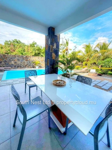 Une villa contemporaine d'exception alliant élégance raffinée, sophistication tropicale et intimité absolue dans l'un...