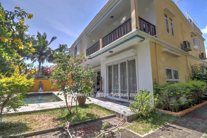 Charmante villa près de la plage publique 