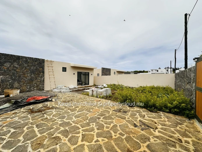 Bungalow With Swimming Pool