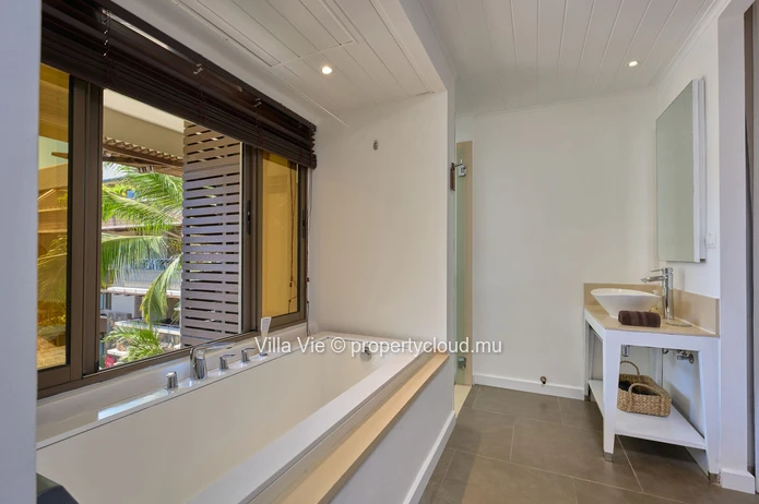 Péreybère - Bel appartement de 2 chambres fraichement rénové avec piscine commune, spa et gym