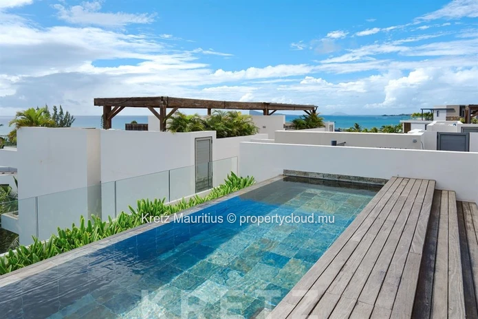 Exceptional penthouse with rooftop and panoramic lagoon views