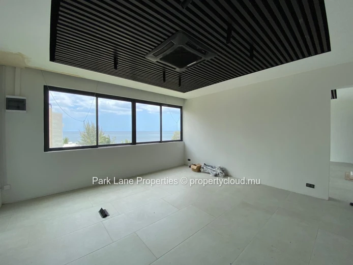 Exceptional office space with sea and mountain view