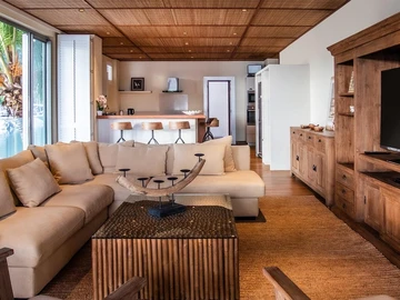 5 Bedroom Villa