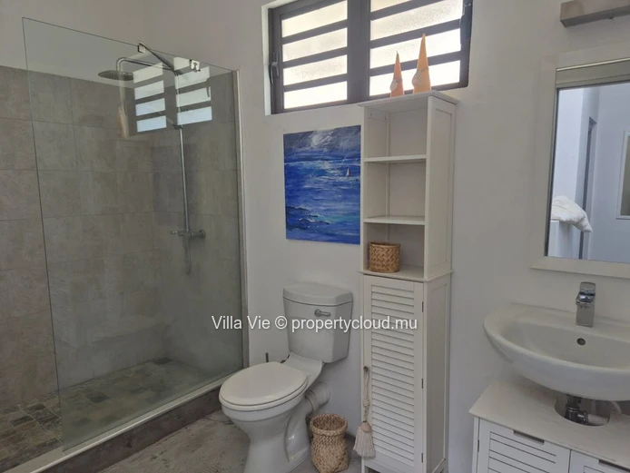 Belle Mare - 4-bedroom duplex with sea access (Sole Mandate)