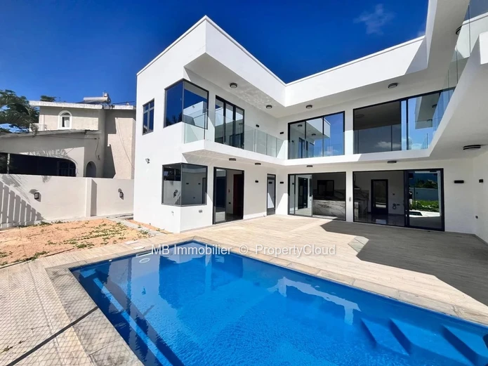 Spacieuse Villa à Louer à Bain Boeuf, Maurice: Propriété de 5 chambres avec piscine