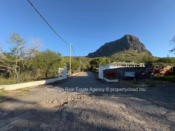 Le Morne 2018 m² Plot — Iconic Mountain & Sea Views