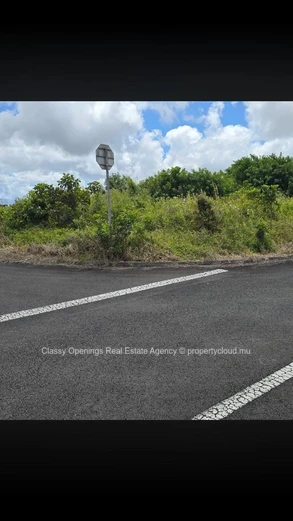 492m² Corner Residential Plot in Highlands — Near Schools & Shops