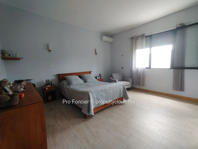 Maison à vendre à Bel Ombre – Belle maison à étage, vendue meublée, dans un environnement calme et paisible