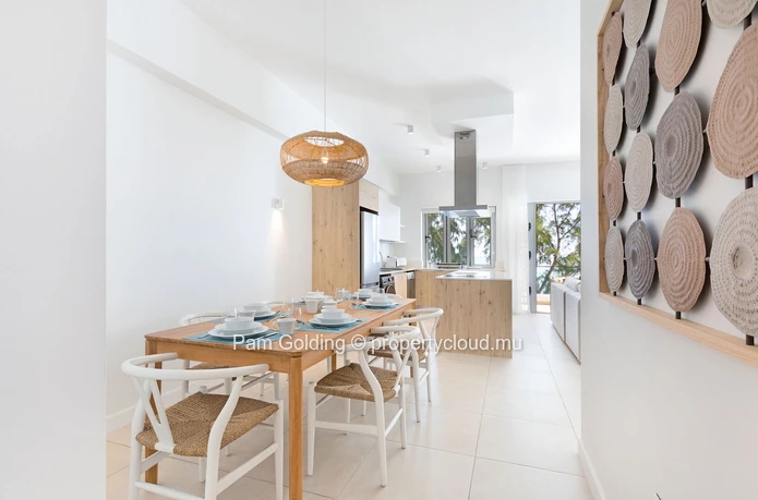 Appartement de 3 chambres au premier étage avec vue sur l’océan à vendre à Grand Gaube, Île Maurice