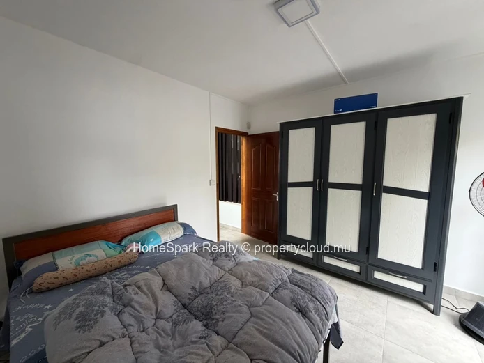 Maison Moderne à Vendre – Spacieuse et Bien Entretenue