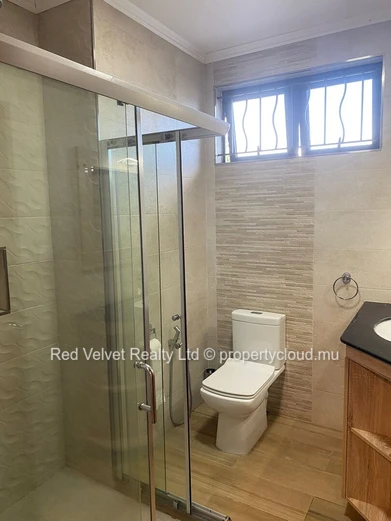 Luxury 4-Bedroom Furnished House for Rent – Le Bout du Monde, Ebène – 390 m²