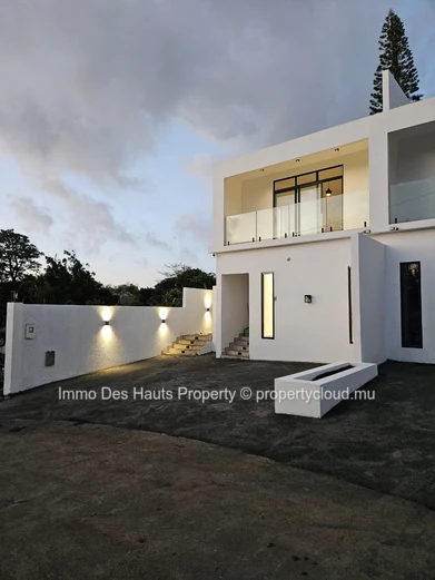 5 Bedroom Duplex semi furnished for sale Floréal 