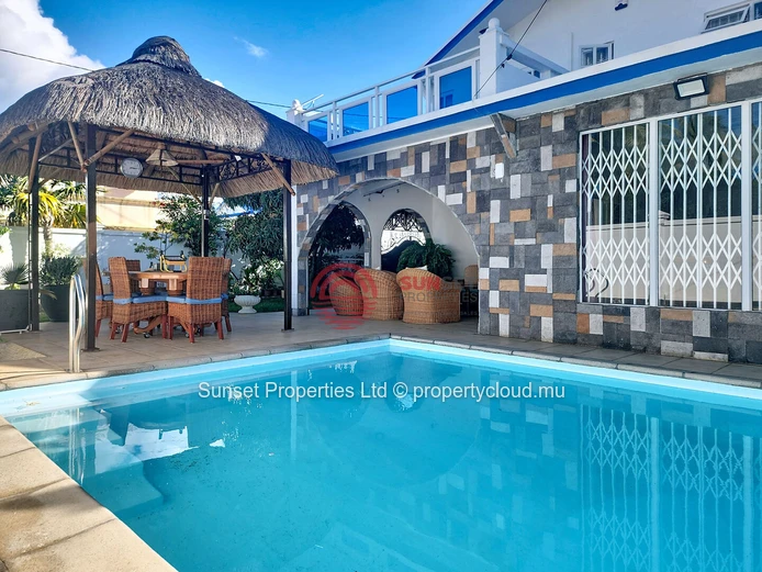 Family home | 4 Bedrooms | 500m from the beach