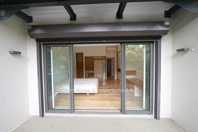 Luxurious Waterfront Villa with Private Pool in Rivière Noire - Black River Area - 237m² living space - Boat Garage -...