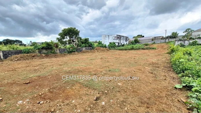 Terrain Résidentiel à Vendre 5,59 Perches Chacun – La Marie, Vacoas 