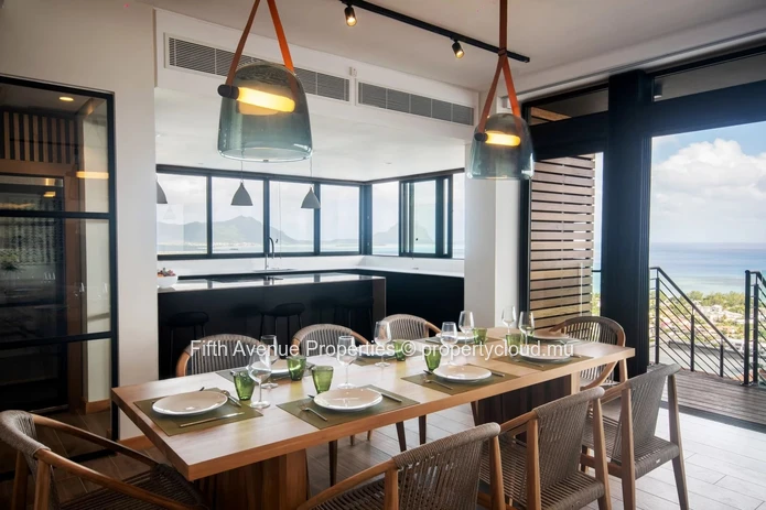 BLACK RIVER– Prestigious 5-Bedroom villa