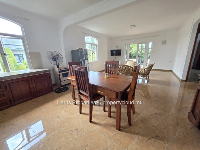 Appartement à étage à louer
