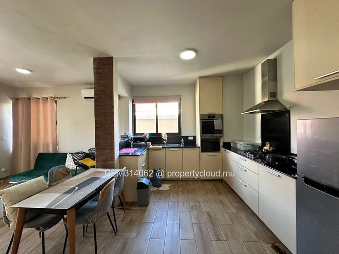 Cozy 2-Bedroom Apartment in the Heart of Trou-aux-Biches