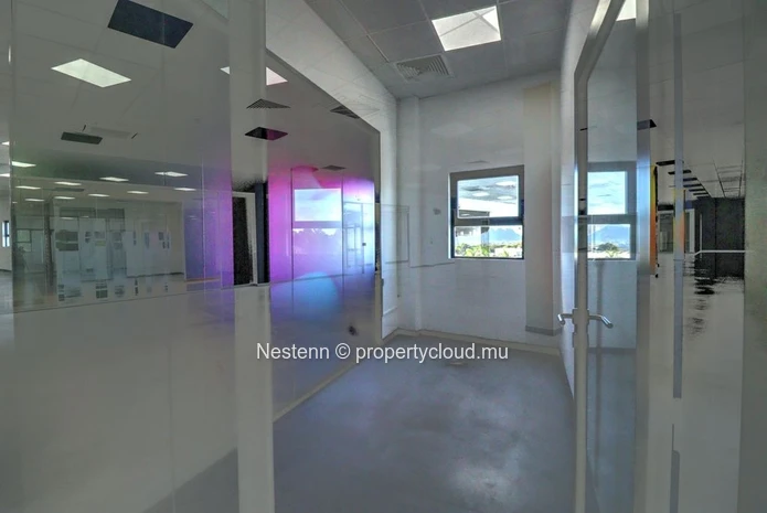 Modern offices in strategic location and excellent accessibility