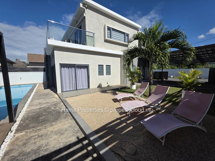 Magnifique villa en duplex meublée à louer au cœur de Grand Baie