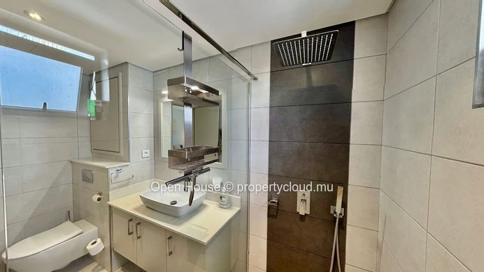 A LOUER - proche plage -  bel appartement - piscine commune - rooftop avec vue mer -   - Disponible