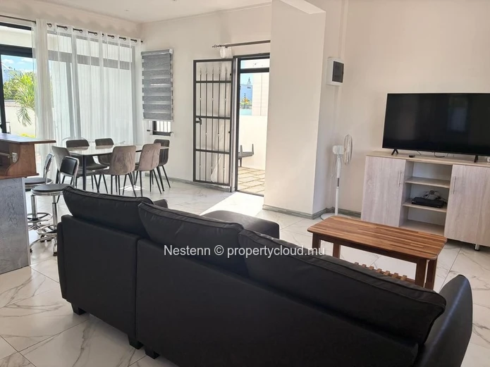 Modern 3-bedroom villa with pool close to the beach and Super U supermarket