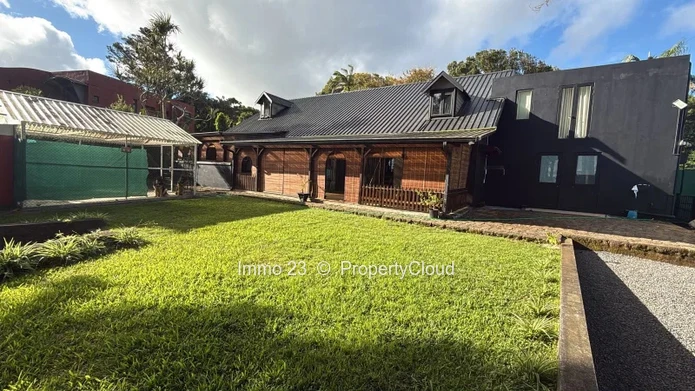 Maisons / Villas - 5 chambres - Curepipe