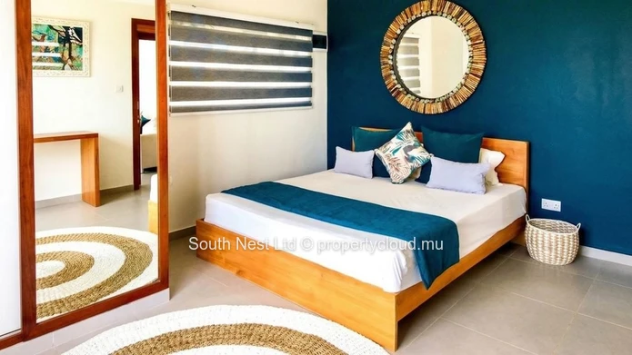 Sea-view villa with beach access