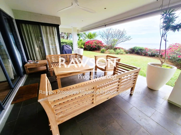 Vie en Bord de Mer : Appartement Moderne de 3 Chambres avec Piscine